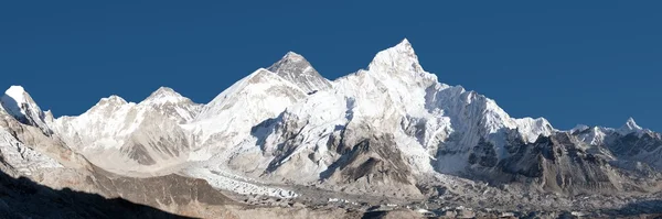 Panoramic view of Mount Everest with beautiful sky — Stock Photo, Image