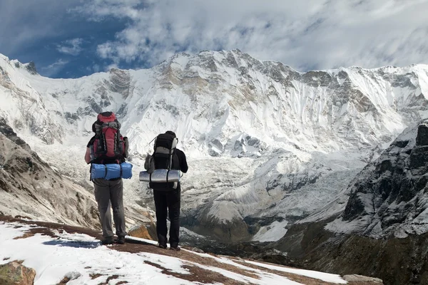 View of Mount Annapurna with two climbers — Stock Photo, Image