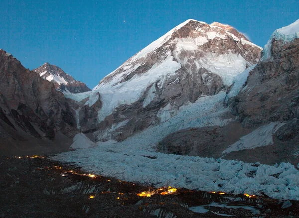 Nightly panoramic view of Mount Everest base camp — Stock Photo, Image