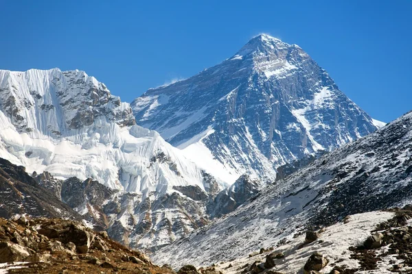 Góry Mount Everest od Dolina Gokyo — Zdjęcie stockowe