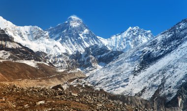 Everest'in Gokyo Vadisi'nden