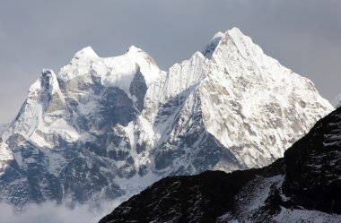 kangtega ve thamserku