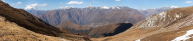 Jang La geçidinden Aşağı Dolpo bölgesine panoramik manzara