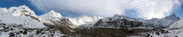 Ochtend panoramisch uitzicht vanaf mount Annapurna bereik — Stockfoto