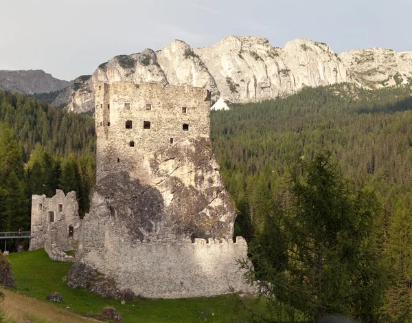 Castello nebo Castle Buchenstein, Evropské Alpy — Stock fotografie