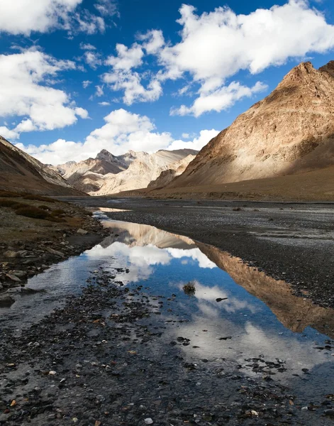 Uitzicht vanaf de Indiase Himalaya — Stockfoto