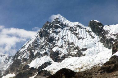 Peru 'daki Cuzco bölgesinde Machu Picchu yolunda Salkantay ya da Salcantay yürüyüşü