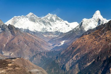 Kongde köyünden Everest, Lhotse ve Ama Dablam 'ın panoramik manzarası - Sagarmatha ulusal parkı - Nepal Himalaya dağları