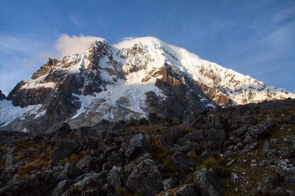 ペルーのクスコ地域マチュピチュへの道のマウントSalkantay Salcantayトレッキングの夕景 — ストック写真