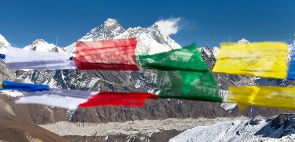 View Mount Everest Lhotse Makalu Buddhist Prayer Flags Renjo Pass — Stock Photo, Image