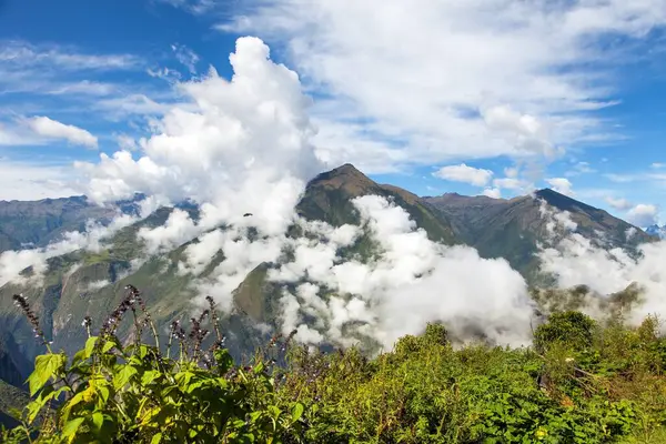 从秘鲁安第斯山脉Machu Picchu地区Cuzco地区Choquequirao徒步路径观看 — 图库照片