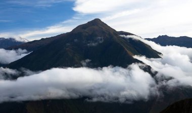 Choquequirao yürüyüş yolu, Cuzco alanı, Machu Picchu bölgesi, Peru And Dağları manzarası
