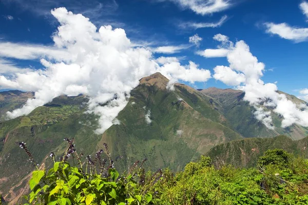 从秘鲁安第斯山脉Machu Picchu地区Cuzco地区Choquequirao徒步路径观看 — 图库照片