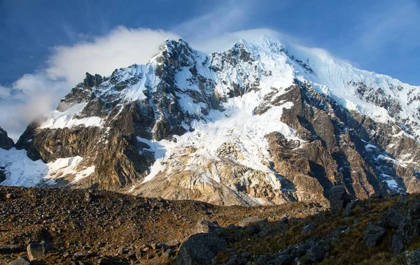 ペルーのクスコ地域マチュピチュへの道のマウントSalkantay Salcantayトレッキングの夕景 — ストック写真