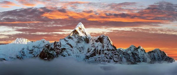 Večerní Pohled Horu Ama Dablam Cestě Základního Tábora Everest Nepál — Stock fotografie
