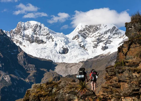 Pár Turistické Stezce Inca Cqoquequirao Trek Hora Saksarayuq Andes Hory — Stock fotografie