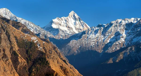 Nanda Devi山 印度喜马拉雅最好的山脉之一 从印度乌塔拉汉德的Joshimath Auli俯瞰全景 — 图库照片