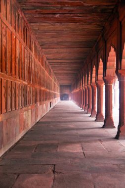 Kızıl koridor manzaralı, Tac Mahal kompleksinin bir parçası, Agra, Hindistan 