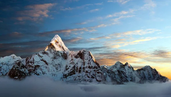 Vista Noturna Monte Ama Dablam Caminho Acampamento Base Everest Montanhas — Fotografia de Stock