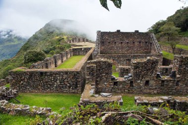 Choquequirao, Peru 'daki en iyi İnka harabelerinden biri. Machu Picchu yakınlarında Choquequirao İnka yürüyüş yolu. Peru 'daki Cuzco bölgesi 