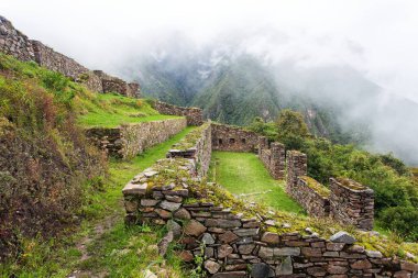Choquequirao, Peru 'daki en iyi İnka harabelerinden biri. Machu Picchu yakınlarında Choquequirao İnka yürüyüş yolu. Peru 'daki Cuzco bölgesi 