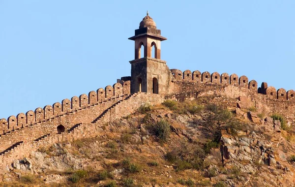 在斋浦尔市附近的Jaigarh要塞和Amer或Amber镇设置防御工事 — 图库照片