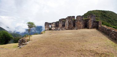 Choquequirao, Peru 'daki en iyi İnka harabelerinden biri. Machu Picchu yakınlarında Choquequirao İnka yürüyüş yolu. Peru 'daki Cuzco bölgesi 