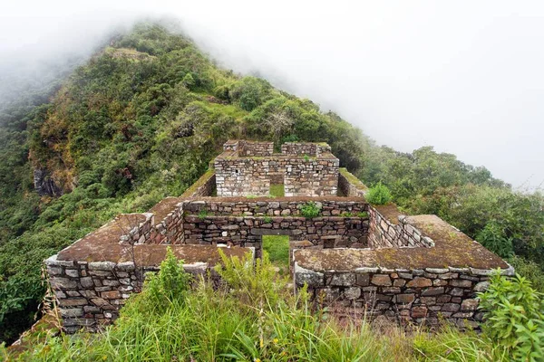 페루에서 유적중 Choquequirao 마추픽추 근처를 산책하는 페루의 쿠스코 — 스톡 사진