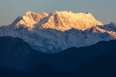 Chaukhamba Dağı sabah manzarası, Himalaya, Hint Himalayaları, büyük Himalayalar, Uttarakhand Hindistan