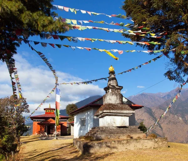 Bupsa Buddhist Gompa Monastery Stupa Prayer Flags Lukla Kharikhola Village — Fotografia de Stock