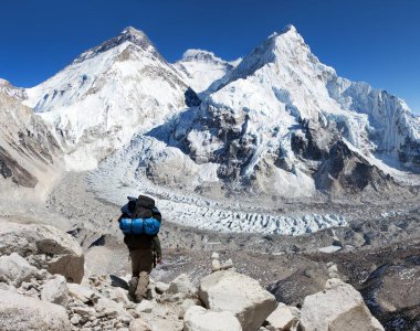 Pumo Ri ana kampından Everest Dağı, Lhotse ve Nuptse 'nin ana kampı Sagarmatha Ulusal Parkı, Khumbu Vadisi - Nepal Himalayalar