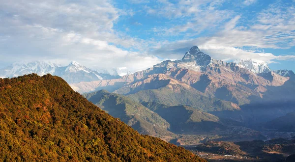 尼泊尔安纳普尔纳地区Machhapuchhre山或Machhapuchhare山 — 图库照片