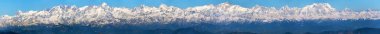 Chaukhamba Dağı, Himalaya Dağı, Hint Himalayalarının panoramik manzarası, büyük Himalaya sıradağları, Uttarakhand Hindistan, Mussoorie yolu manzarası