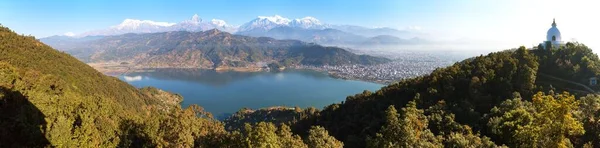 アナプルナ ドゥラーリ マナスル ヒマラヤ山脈 ポカラとプエワ湖 ポカラ渓谷 ネパールヒマラヤ山脈のパノラマビュー — ストック写真