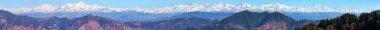Chaukhamba Dağı, Himalaya Dağı, Hint Himalayalarının panoramik manzarası, büyük Himalaya sıradağları, Uttarakhand Hindistan, Mussoorie yolu manzarası