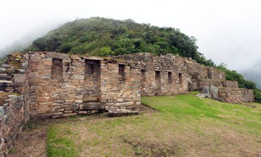 Choquequirao, Peru 'daki en iyi İnka harabelerinden biri. Machu Picchu yakınlarında Choquequirao İnka yürüyüş yolu. Peru 'daki Cuzco bölgesi 