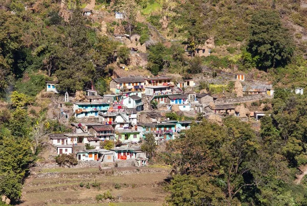 印度Uttarakhand山区Joshimath镇附近的梯田和村庄 — 图库照片