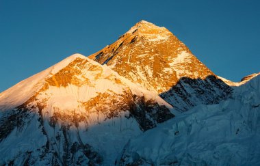 Everest görünümünden kala patthar akşamlar