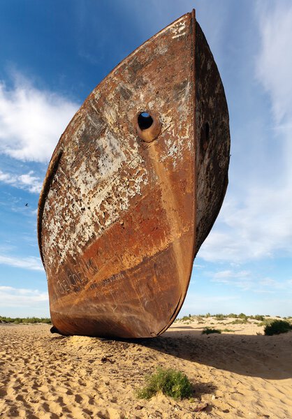 Лодки в пустыне вокруг Мойнака, Муйнака или Мойнока - Аральское море или Аральское озеро - Узбекистан - Азия
