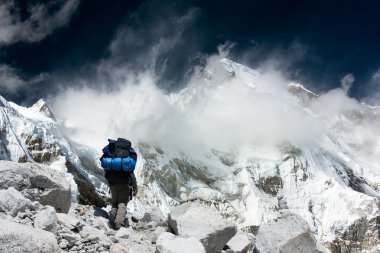 cho oyu ile trekker görmek
