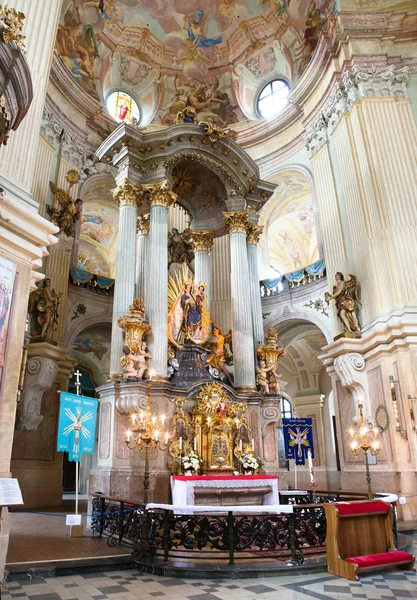 Interieur van de bedevaartskerk in krtiny dorp — Stockfoto