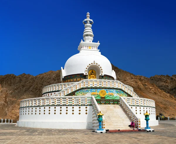 Vysoký shanti stupa nedaleko leh, Ladakhu, Indie — Stock fotografie