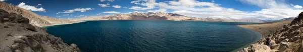 Vista panoramica sul lago Tso Moriri — Foto Stock