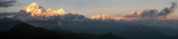 Дхаулагири и Аннапурна — стоковое фото