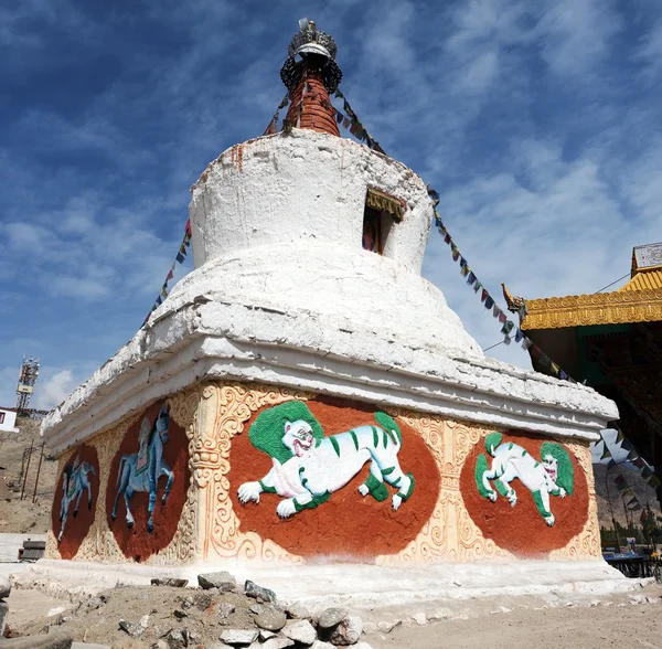 レー - ラダック - ジャンムー ・ カシミール州 - インドの仏塔 — ストック写真