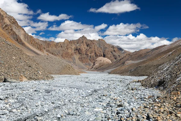 Widok z indyjskich Himalajach — Zdjęcie stockowe