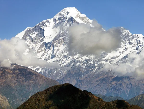 道拉吉里山-尼泊尔的视图 — 图库照片