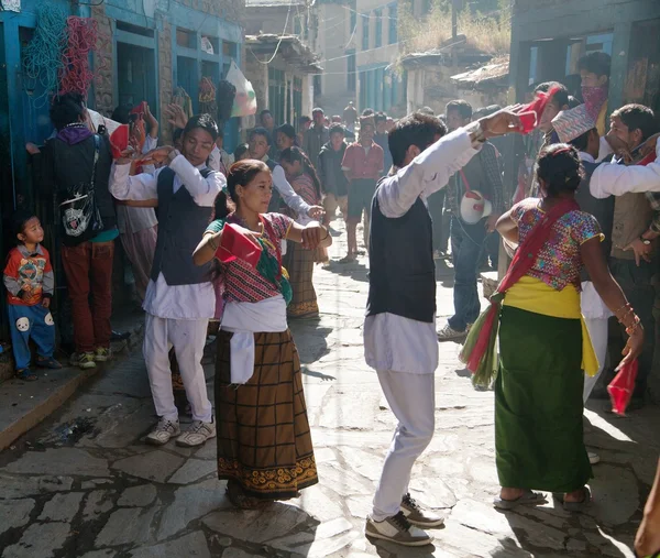 Folkloristisk festival i dunai village - nepal — Stockfoto