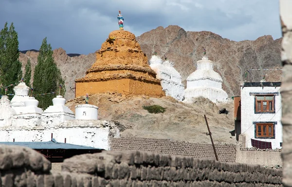 Stupas em Leh - Ladakh - Jammu e Caxemira - Índia — Fotografia de Stock