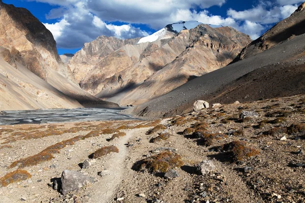 Uitzicht vanaf de Indiase Himalaya — Stockfoto